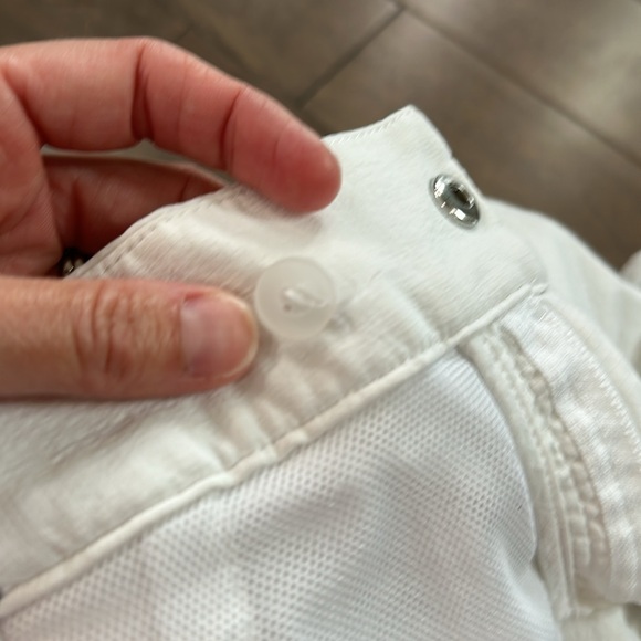 Athleta Trekkie Cargo Short 4" White | 4 - Picture 6 of 6